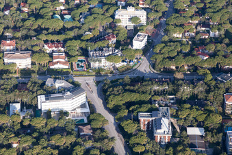 Lignano Riviera dans le département Frioul-Vénétie Julienne, Italie du point de vue du drone