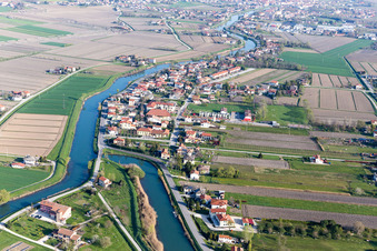 Vue oblique de Cavanella dans le département Vénétie, Italie