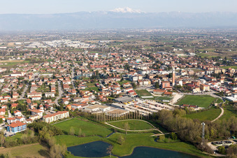 Vue oblique de Colle dans le département Frioul-Vénétie Julienne, Italie