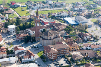 Vue aérienne de Fiume Veneto dans le département Pordenone, Italie