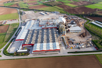 Vue aérienne de Locaux de l'usine de revêtements de sol Bipan SpA à Bicinicco dans le département Udine, Italie