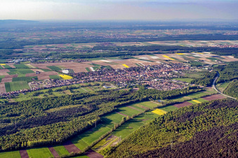 Vue aérienne de Vue de la ville depuis le sud-ouest à Kandel dans le département Rhénanie-Palatinat, Allemagne