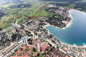 Vrsar dans le département Gespanschaft Istrien, Croatie du point de vue du drone