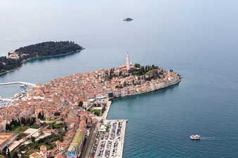Rovinj dans le département Gespanschaft Istrien, Croatie vu d'un drone