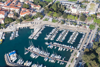 Vue aérienne de Poreč dans le département Gespanschaft Istrien, Croatie