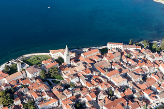 Vue aérienne de Poreč dans le département Gespanschaft Istrien, Croatie