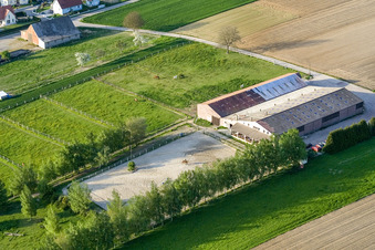 Vue aérienne de Ranch à Seebach dans le département Bas Rhin, France