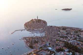 Enregistrement par drone de Rovinj dans le département Gespanschaft Istrien, Croatie