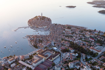 Image drone de Rovinj dans le département Gespanschaft Istrien, Croatie