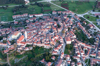 Vrsar dans le département Gespanschaft Istrien, Croatie depuis l'avion