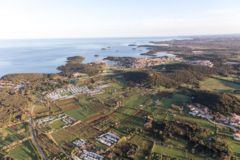 Vrsar dans le département Gespanschaft Istrien, Croatie du point de vue du drone