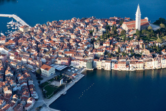 Rovinj dans le département Gespanschaft Istrien, Croatie depuis l'avion