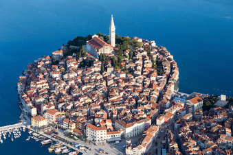 Rovinj dans le département Gespanschaft Istrien, Croatie d'un drone