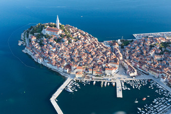 Rovinj dans le département Gespanschaft Istrien, Croatie depuis l'avion