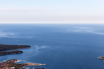 Vrsar dans le département Gespanschaft Istrien, Croatie du point de vue du drone