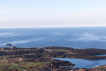 Vrsar dans le département Gespanschaft Istrien, Croatie vu d'un drone