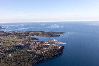 Vrsar dans le département Gespanschaft Istrien, Croatie du point de vue du drone