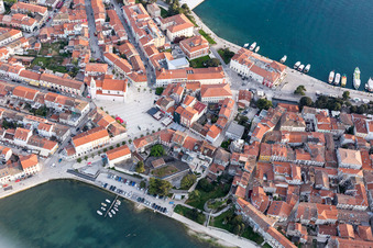 Vue oblique de Poreč dans le département Gespanschaft Istrien, Croatie