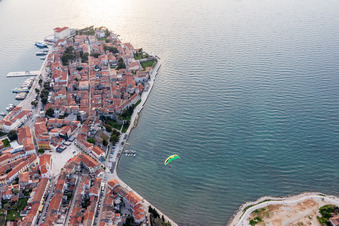 Vue d'oiseau de Poreč dans le département Gespanschaft Istrien, Croatie