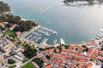 Poreč dans le département Gespanschaft Istrien, Croatie d'un drone