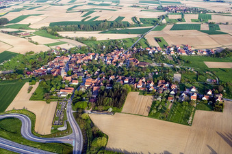 Hohwiller dans le département Bas Rhin, France du point de vue du drone