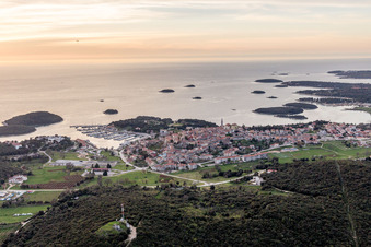Vue oblique de Vrsar dans le département Gespanschaft Istrien, Croatie