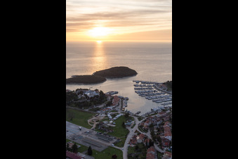 Vrsar dans le département Gespanschaft Istrien, Croatie du point de vue du drone