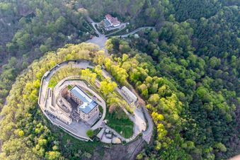 Enregistrement par drone de Oberhambach, Château de Hambach à le quartier Diedesfeld in Neustadt an der Weinstraße dans le département Rhénanie-Palatinat, Allemagne
