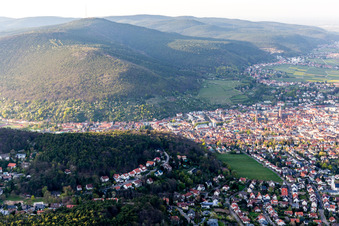 Neustadt an der Weinstraße dans le département Rhénanie-Palatinat, Allemagne vue du ciel