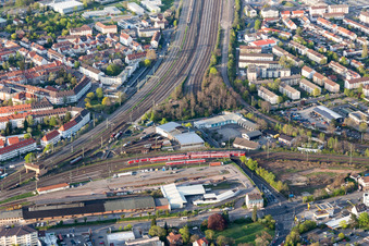 Vue aérienne de Stadtwerke am Gleisdreieck à Neustadt an der Weinstraße dans le département Rhénanie-Palatinat, Allemagne