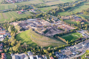 Vue aérienne de Mont Scherbelino à Neustadt an der Weinstraße dans le département Rhénanie-Palatinat, Allemagne