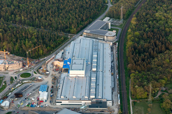Image drone de Agrandissement - nouvelle construction - chantier dans les bâtiments et halls de production de l'usine SEW-EURODRIVE GmbH & Co KG à le quartier Graben in Graben-Neudorf dans le département Bade-Wurtemberg, Allemagne