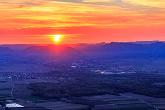 Photographie aérienne de Coucher de soleil dans la plaine du Rhin à Rohrbach dans le département Rhénanie-Palatinat, Allemagne