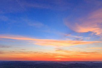 Photographie aérienne de Coucher de soleil sur la forêt du Palatinat à Klingenmünster dans le département Rhénanie-Palatinat, Allemagne