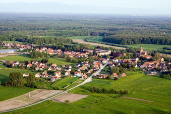 Vue aérienne de Durrenbach dans le département Bas Rhin, France