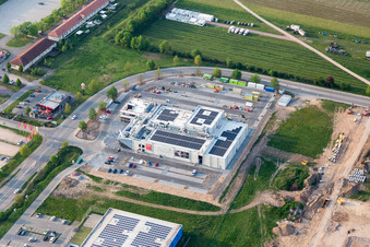 Vue aérienne de Cinéplex à Neustadt an der Weinstraße dans le département Rhénanie-Palatinat, Allemagne