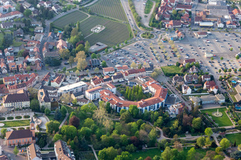Vue aérienne de Wurstmarktplatz Kurpark à Bad Dürkheim dans le département Rhénanie-Palatinat, Allemagne