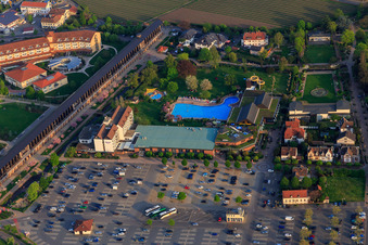 Photographie aérienne de Piscine de loisirs Salinarium au Wurstmarkt à Bad Dürkheim dans le département Rhénanie-Palatinat, Allemagne