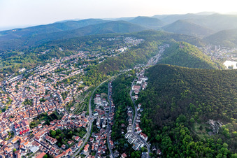 Vue aérienne de De l'ouest à le quartier Grethen in Bad Dürkheim dans le département Rhénanie-Palatinat, Allemagne