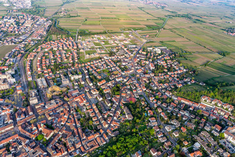Vue aérienne de Fronhofallee à Bad Dürkheim dans le département Rhénanie-Palatinat, Allemagne