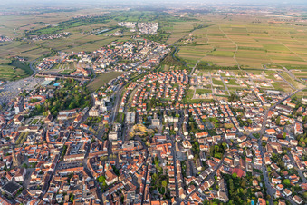 Vue aérienne de Fronhofallee N à Bad Dürkheim dans le département Rhénanie-Palatinat, Allemagne
