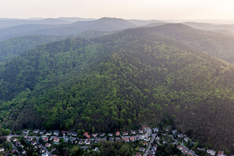 Photographie aérienne de Quartier Hambach an der Weinstraße in Neustadt an der Weinstraße dans le département Rhénanie-Palatinat, Allemagne