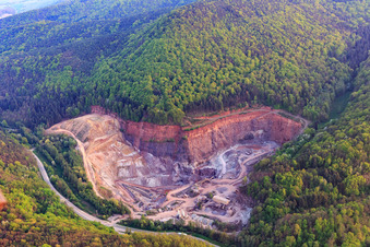Vue aérienne de Carrière de granit du Palatinat à Waldhambach dans le département Rhénanie-Palatinat, Allemagne