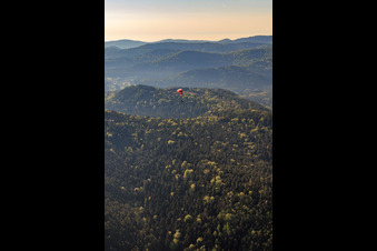 Vue aérienne de Parapentes dans la forêt du Palatinat à Vorderweidenthal dans le département Rhénanie-Palatinat, Allemagne