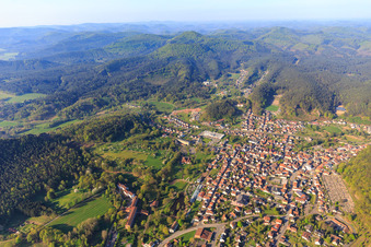 Vue aérienne de Vue du nord à Dahn dans le département Rhénanie-Palatinat, Allemagne