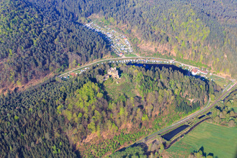 Vue aérienne de Camping Neudahner Weiher - Camping Günther Jacobi et Moosbachtal - J. Horlemann Erben GbR à Dahn dans le département Rhénanie-Palatinat, Allemagne