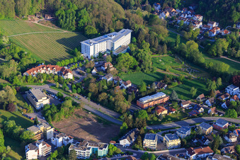 Vue aérienne de Clinique Kurpark Bad Bergzabern et Edith Stein - Clinique d'orthopédie à Bad Bergzabern dans le département Rhénanie-Palatinat, Allemagne
