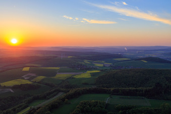 Photographie aérienne de Coucher de soleil dans le Weserbergland à Ottenstein dans le département Basse-Saxe, Allemagne
