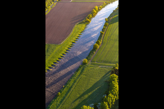 Vue aérienne de Épis sur la Weser à le quartier Stahle in Höxter dans le département Rhénanie du Nord-Westphalie, Allemagne