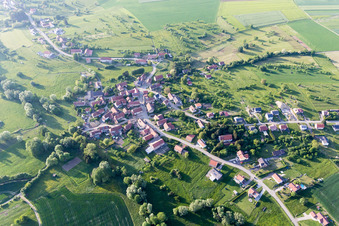 Vue aérienne de Hoelling à Bettviller dans le département Moselle, France